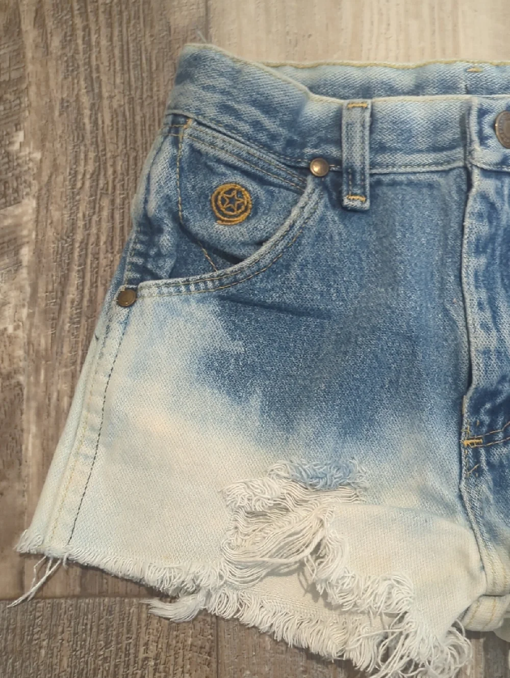 WRANGLER girls distressed cut-off frayed bleach-dip denim jean shorts sz 10 EUC